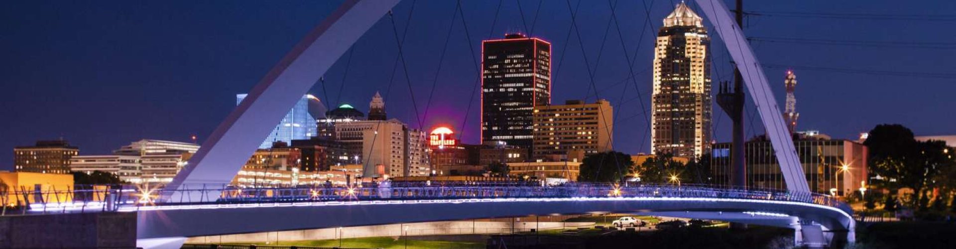 Luxury limousine cruising in Des Moines