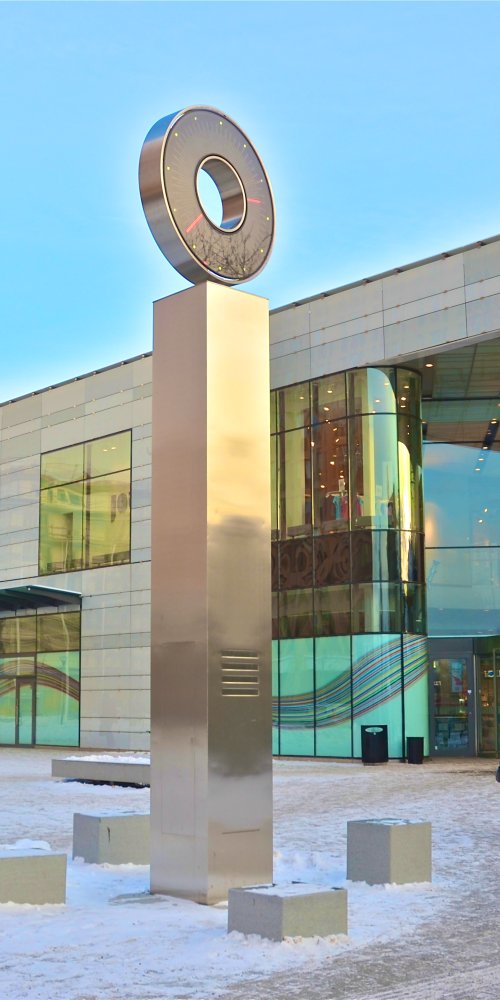 Chauffeur and luxury car in Sollentuna