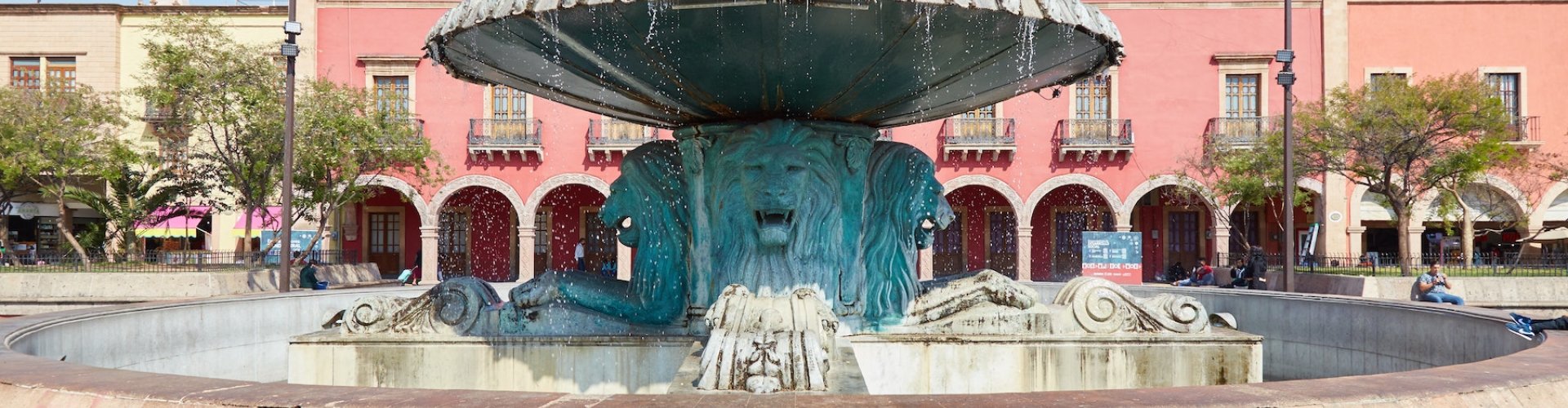 Luxury vehicle on the streets of León