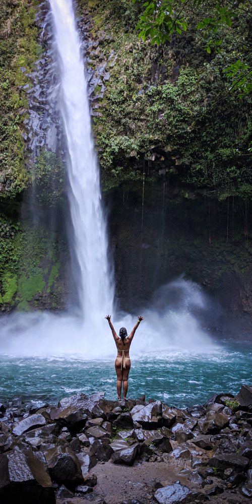 Luxury SUV in La Fortuna