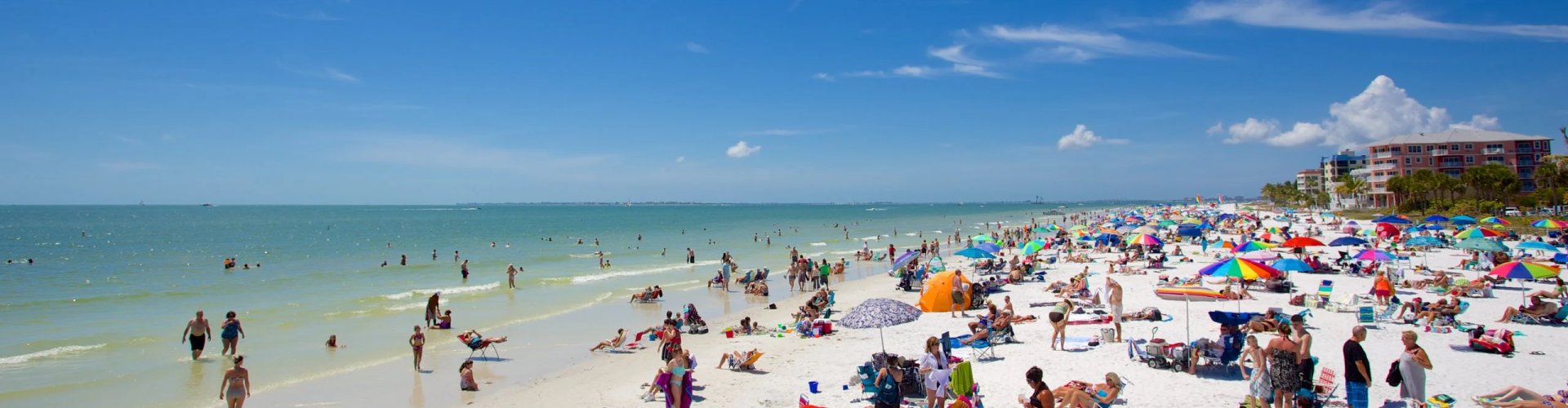 Luxury limousine in Fort Myers at dusk