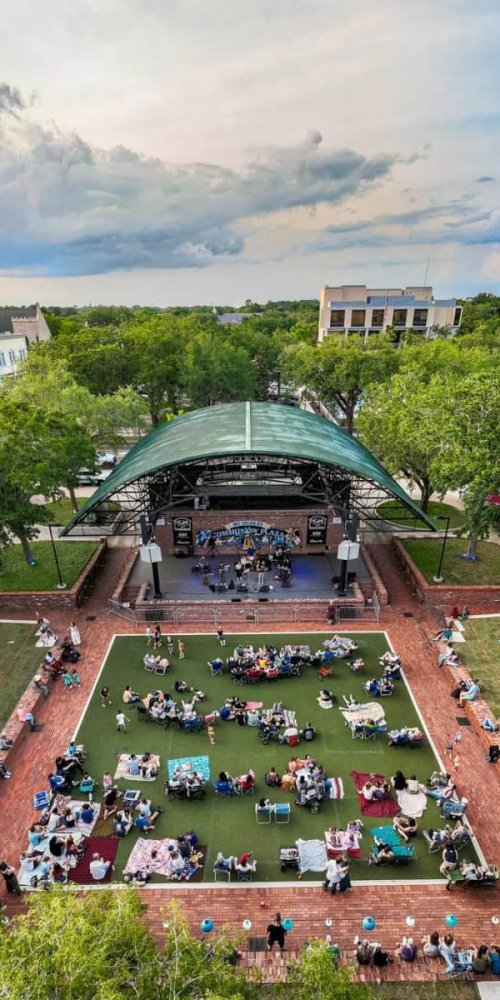 Luxury car with chauffeur in Gainesville